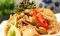 鼦