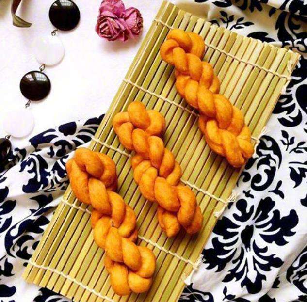 炸大麻花的做法 油炸麻花的做法和步骤 炸大麻花的做法 油炸麻花的做法和步骤