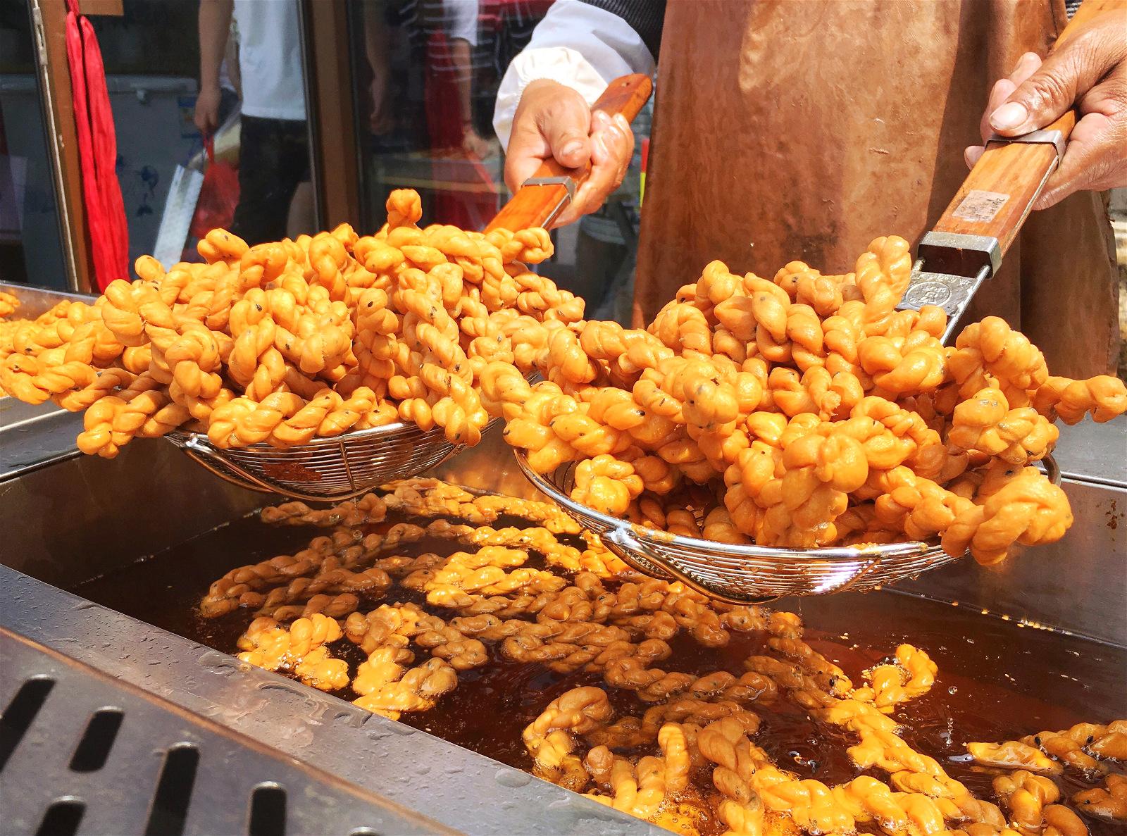 炸大麻花的做法 油炸麻花的做法和步骤 炸大麻花的做法 油炸麻花的做法和步骤